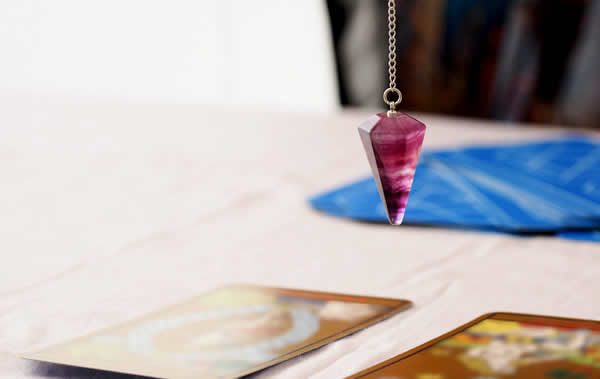 uso del pendolo divinatorio